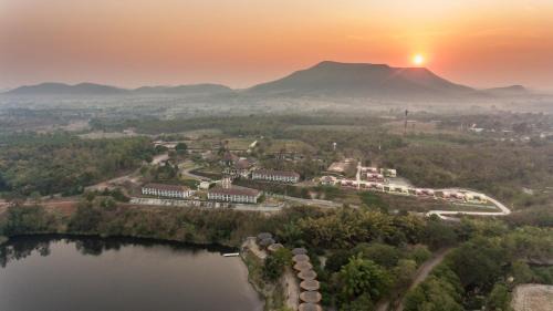 Nong Ya Plong Resort | Leaves Valley Resort