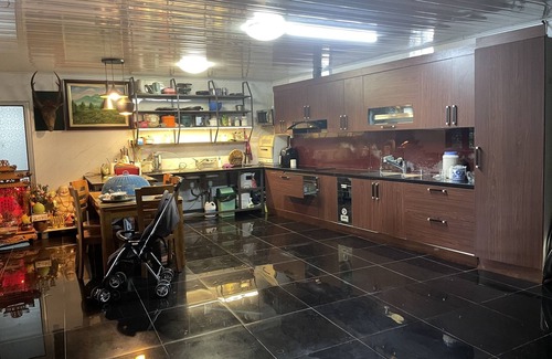 Dong Anh House | Lee homestay Ngôi Nhà Yên Tĩnh Có Sân Hiên Giường Cỡ Queen