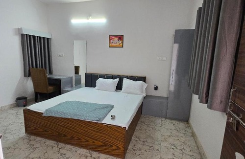 Jabalpur Apartment | Leela home stay - Single room with washroom