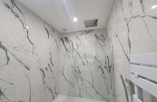 Macon Apartment | Legend Majestic - 3 chambres - Parking privé GRATUIT - Centre Ville - Quai de Saône - Gare - fibre