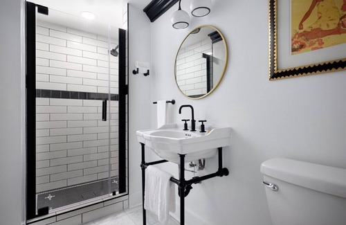 Wailuku Bed & Breakfast | Lehua Suite - Hawaiian elegance | Patio garden