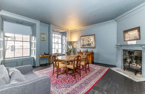 Broadstone Apartment | Leinster Apartment, 7 Henrietta Street, Dublin City Centre