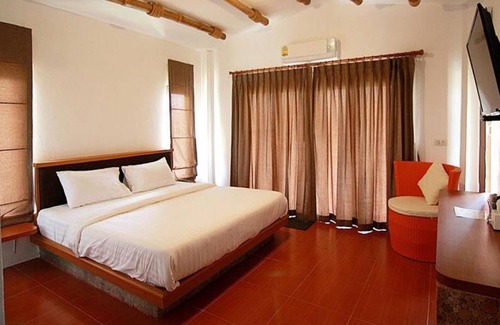 Chum Het Hotel | Lemon Resort