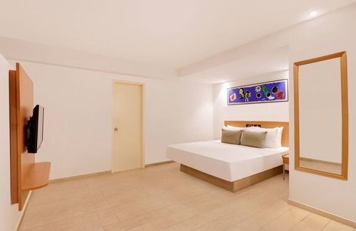 South Tukoganj Hotel | Lemon Tree Hotel, Indore