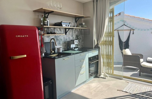 Maro Hotel | Leo's Smile House by VG