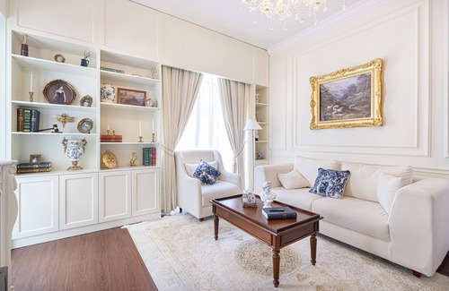 Abu Dhabi City Center House | lepetit palace/120 inch screen