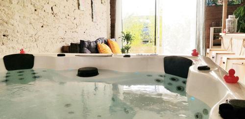 Moidrey House | Les bulles d'Evanez Mont-saint-Michel jacuzzi intérieur privatif illimité