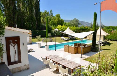 Oppede House | Les Cerisiers maison bertuli climatisé, Piscine chauffée, lit King size, classé 5 étoiles