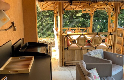Les 3 Ponts Bed & Breakfast | LES HUPPES Guest rooms nestled in the heart of the garrigue with swimming pool