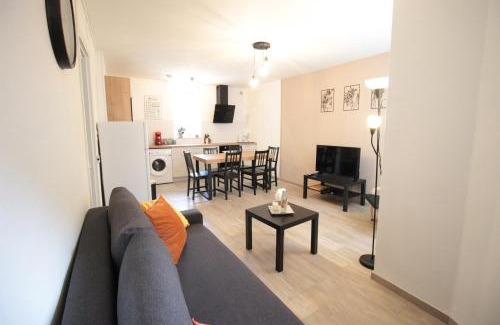 Thierville-sur-Meuse Apartment | Les loges de Véro - Rez-de-chaussée - Parking privé - Garage vélo et moto - LOGEMENT NEUF - 5 couchages - 2 chambres - 1 canapé convertible - WIFI - Climatisation - Géré par Presta-Zen'Services