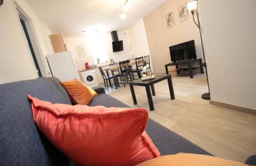 Thierville-sur-Meuse Apartment | Les loges de Véro - Rez-de-chaussée - Parking privé - Garage vélo et moto - LOGEMENT NEUF - 5 couchages - 2 chambres - 1 canapé convertible - WIFI - Climatisation - Géré par Presta-Zen'Services