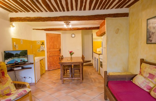 La Haute Maure House | Les Messugues, typical Provencal farmhouse with shared pool, nature, peace