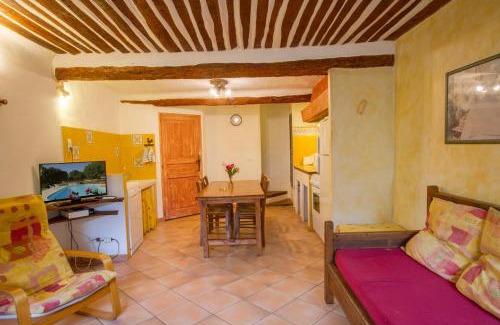 La Haute Maure House | Les Messugues typical Provencal farmhouse with shared pool nature peace