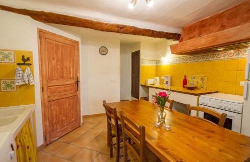 La Haute Maure House | Les Messugues typical Provencal farmhouse with shared pool nature peace