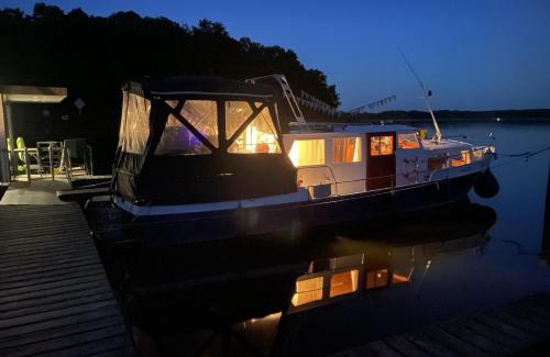 Wesenberg Boat Rental | Leseinsel Helena