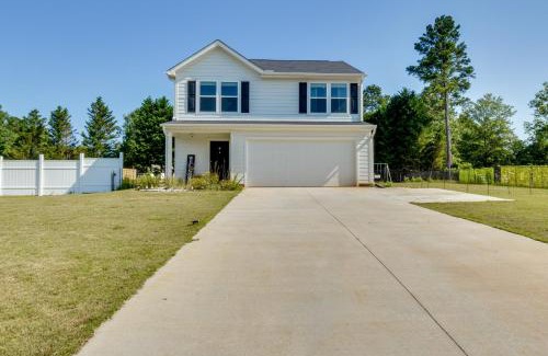 Anderson House | Less Than 1 Mi to Lake Hartwell! Home with Pet-Friendly Yard