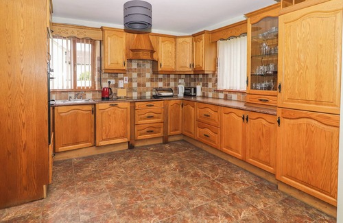 Doonbeg Cottage | LEVALLY HOUSE, family friendly in Doonbeg, County Clare