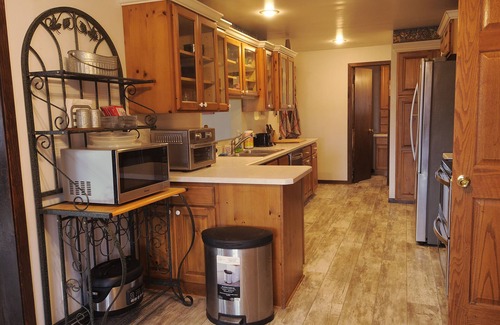 Yankton House | Lewis & Clark Trail Hideaway, SD side/ 2 min to the lake/10 min to Yankton.