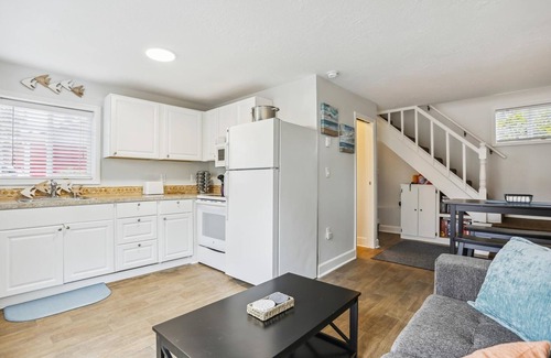 Downtown Cannon Beach Cabin | Lewis Loft - Beachcomber Vacation Homes