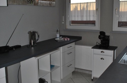 Meerholz Apartment | Liebevoll Eingerichtete Ferienwohnung mit Balkon und Viel Natur