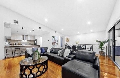 Caroline Springs House | Lifestyle by the Lake