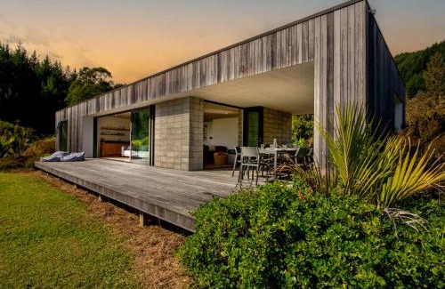 Tata Beach House | Ligar Escape - Golden Bay Holiday Home