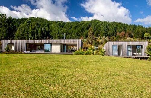 Tata Beach House | Ligar Escape - Golden Bay Holiday Home