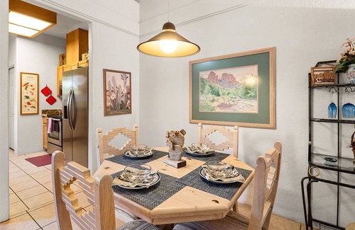 Nepenthe House | Light, Bright, Stylish little Condo with a great layout! Columbine - S086