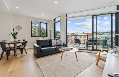 Travancore Apartment | Light Filled 2BR Apt with Balcony, Parking, near Flemington Racecourse