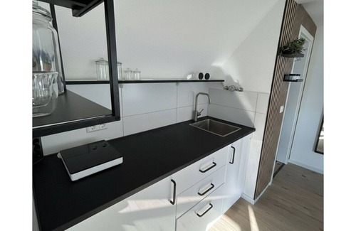 Alt-Muhlburg Apartment | Light-filled top-floor studio in Karlsruhe-Mühlburg - APOLONIAliving