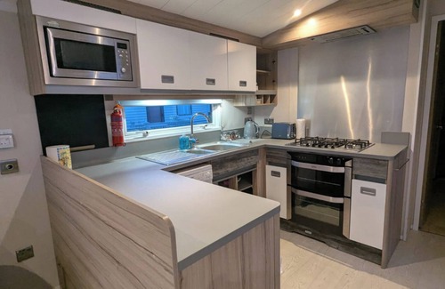 Sandilands Cabin | Lighthouse Lodge - Peaceful & Dog Friendly