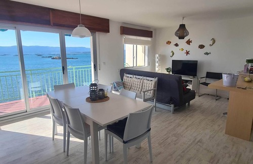 Vilanova Apartment | Like a boat: terrace over the sea and the best sunsets