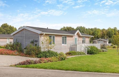 Hundall House | Lilac Tree Lodge