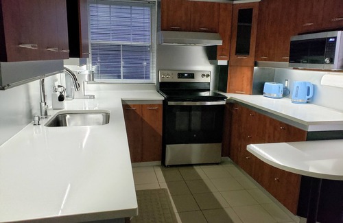 Chicoutimi House | LiLi Rose, entire house, 4 bedrooms, 2 bathrooms, downtown