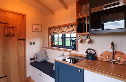 Bottesford Cabin | Lillie's Shepherd's Lodge Retreat & Wellness