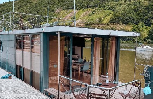 Polich Boat Rental | Lilly das Hausboot