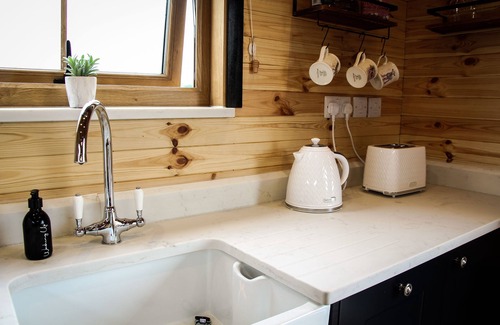 St Harmon Cabin | Lily - a shepherds hut that sleeps 3 guests in 1 bedroom