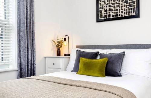 Wolstanton House | Lily House | by Truestays ® Serviced Accommodation