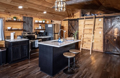 Stanton Cabin | Lily Pad Bungalow - Red River Gorge, Slade KY