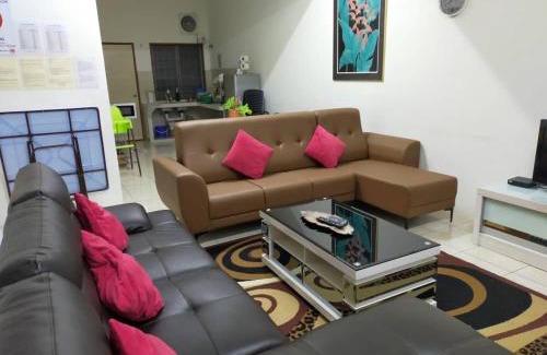 Tanah Rata House | LILY VACATION HOME at CAMERON HIGHLANDS - 12 PAX,FREE WiFi w CARPORCH