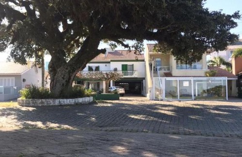 Sao Lourenco do Sul House | Linda casa para temporada em FRENTE A PRAIA em São Lourenço do Sul
