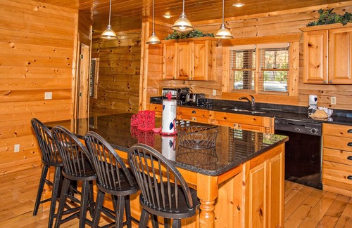 Pittman Center Cabin | Linger Lodge: Spectacular Views! Hot Tub, Wifi, Outside patio, near Attractions!