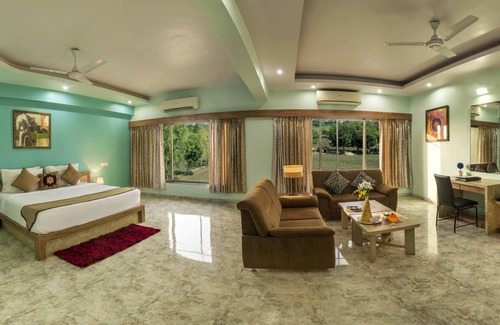 Rajula Hotel | Lion Lords Inn Rajula