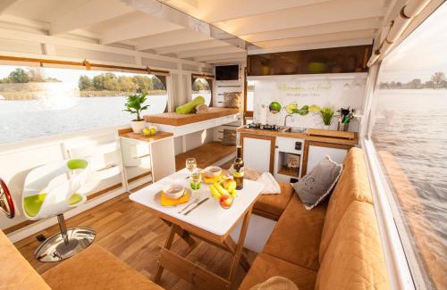 Priepert Boat Rental | Lisa Boot 5
