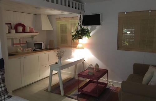 Carvoeira Apartment | Lisbon Cozy House w/Garden and Pool