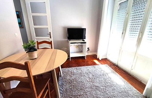 Reboleira Apartment | Lisbon traditional T2 with balcony in Damaia, Lisbon