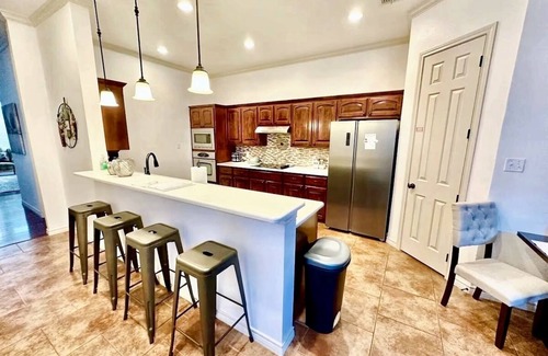 North Overton House | Listing by Established SuperHost. Walk to Texas Tech & More!
