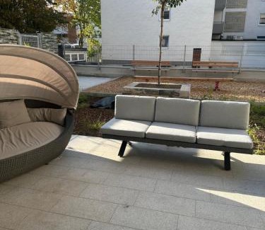 Sudliche Innenstadt Apartment | Lit Living: Luxus - Box Spring - Parking - Terrace