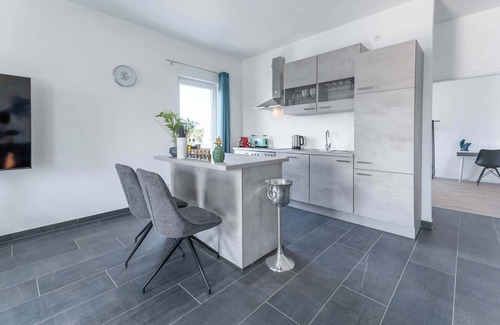 Rommelhausen Apartment | LiT LiVING: Luxus | Box SprIng | Parking