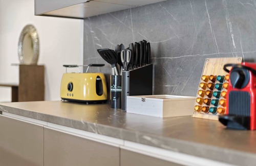 Hemsbach Apartment | LiT LiVING: Luxus |Box SprIng|Parking|Terrace|3 BR